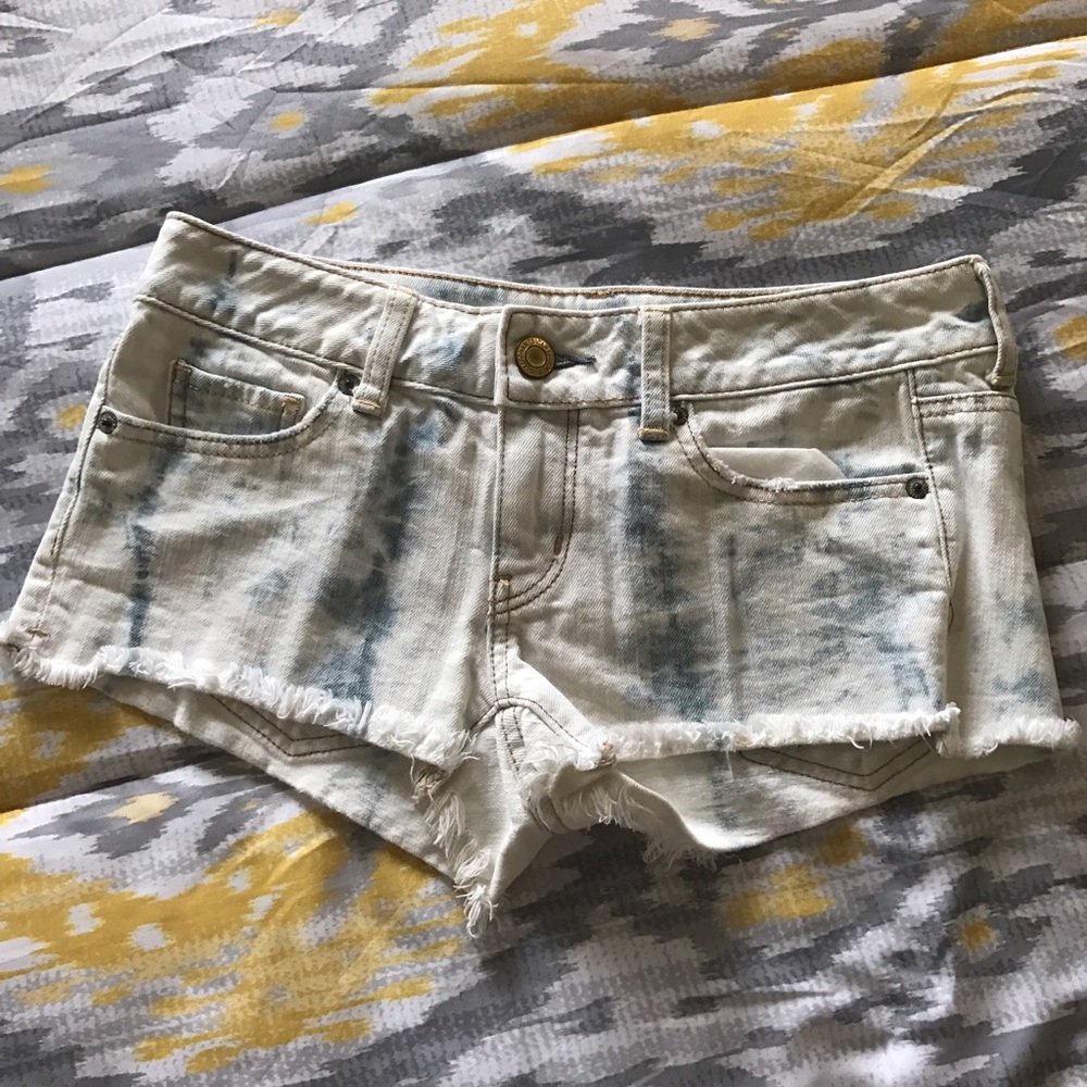 AEO Light Wash Tie Dye Jean Shorts